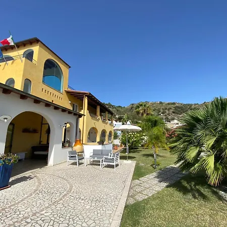 Bougainville 4* Липари