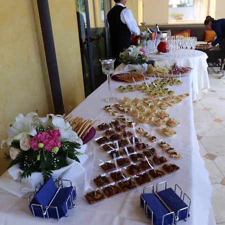 Bougainville Hotel