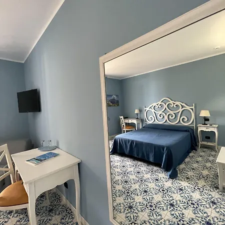 Bougainville 4* Липари