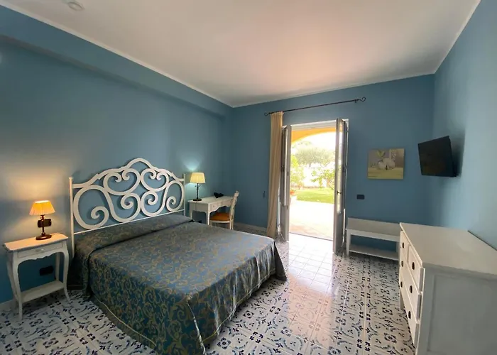 Отель Bougainville 4*