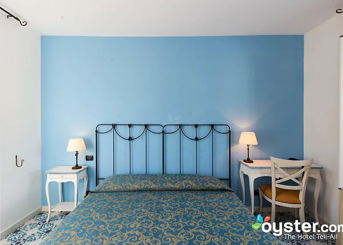 Отель Bougainville 4*